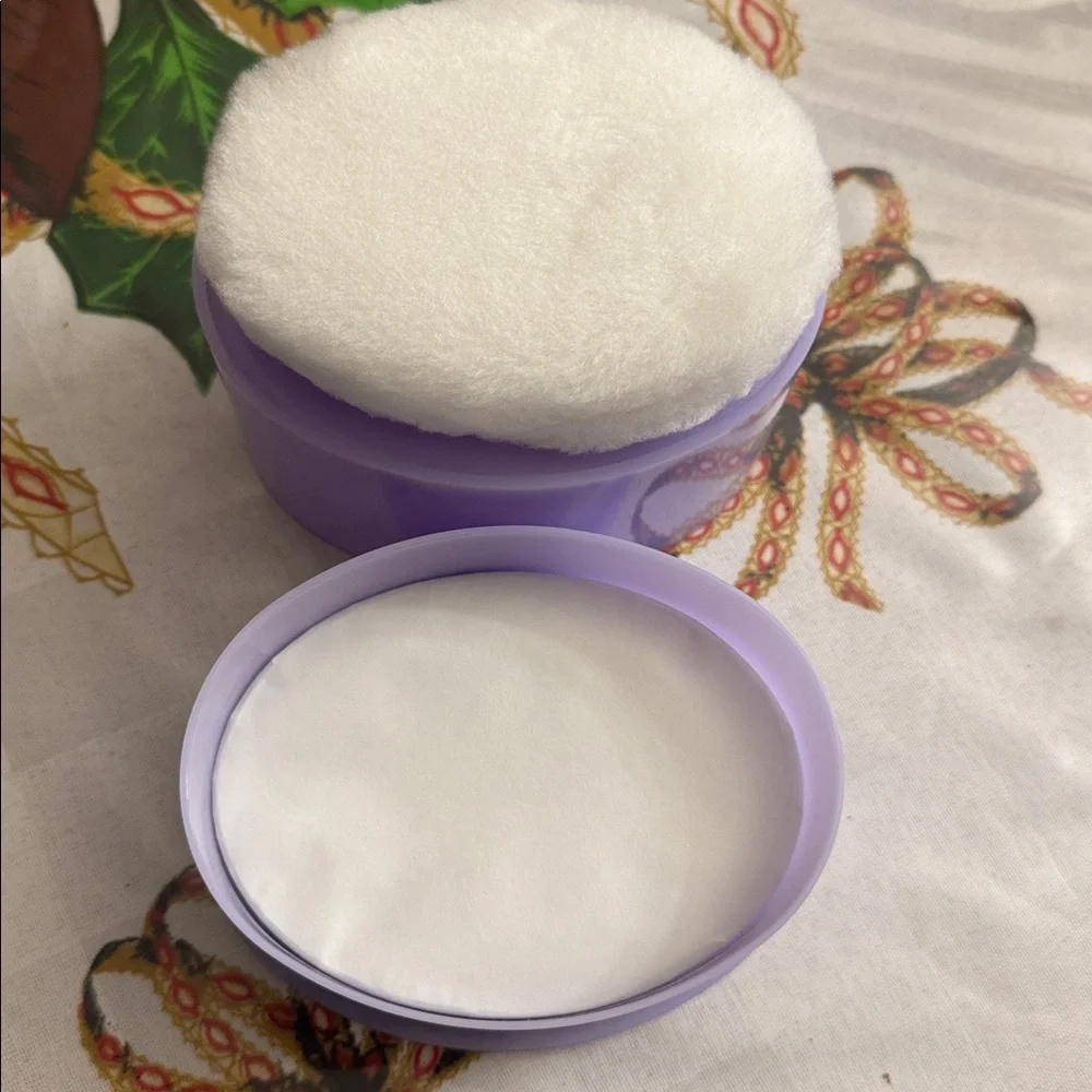Women’s Avon Victorian Luxuries Dusting Powder w/Box, Plastic Lavender Powder